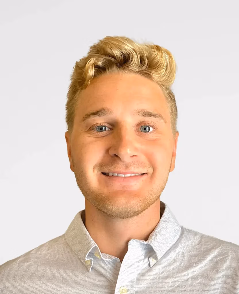 Joe Knaggs' headshot, with transparent background